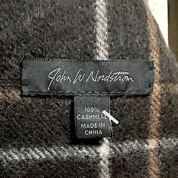 Nordstrom 100% Cashmere Unisex Scarf - Picture 7 of 7